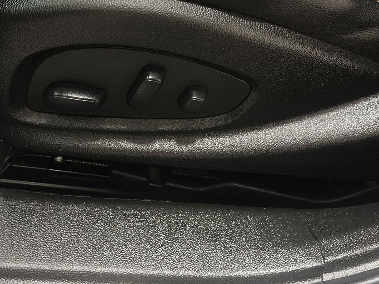 Used 2018 Chevrolet Impala Premier FWD image 17