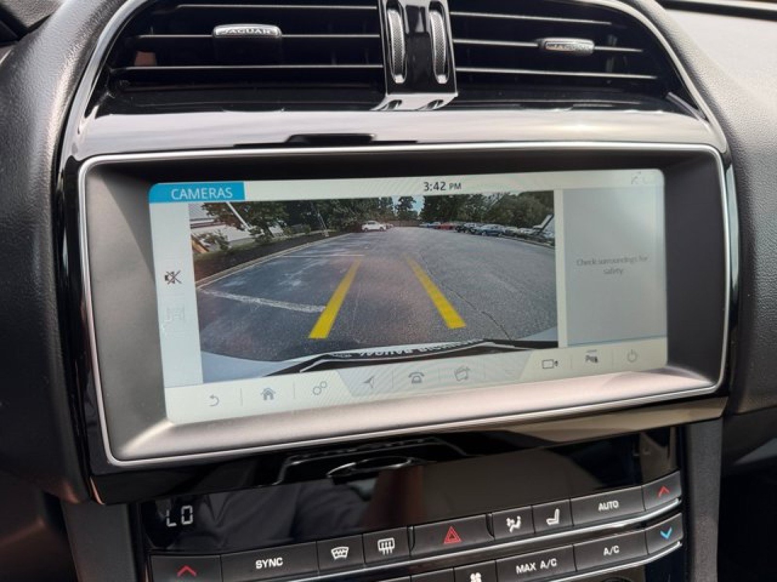 Used 2020 Jaguar F-PACE Premium AWD/4WD image 17