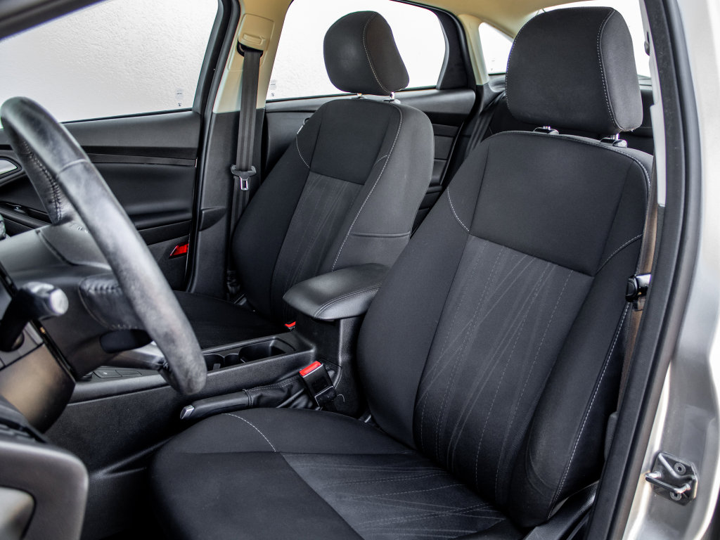 Used 2017 Ford Focus SE w/ Cold Weather Package image 13