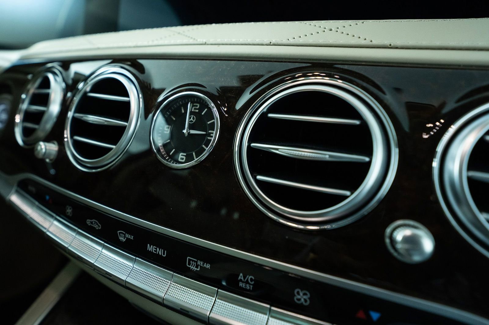 Used 2018 Mercedes-Benz S 560 Sedan image 31