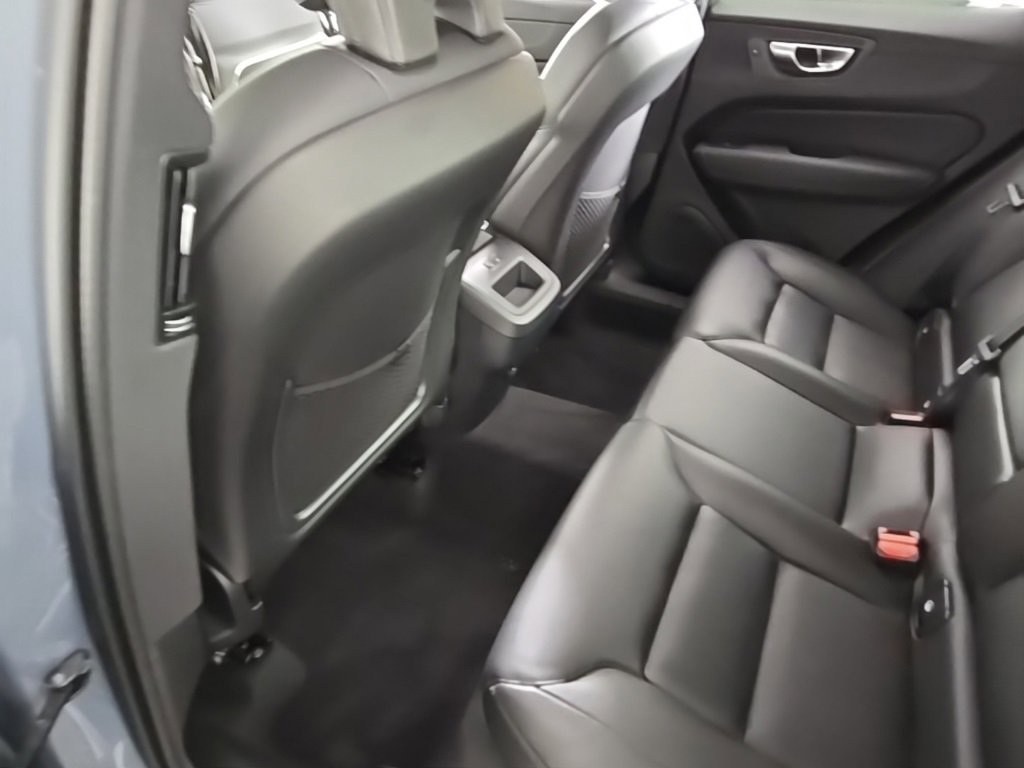 Used 2024 Volvo XC60 B5 Core w/ Protection Package Premier image 16