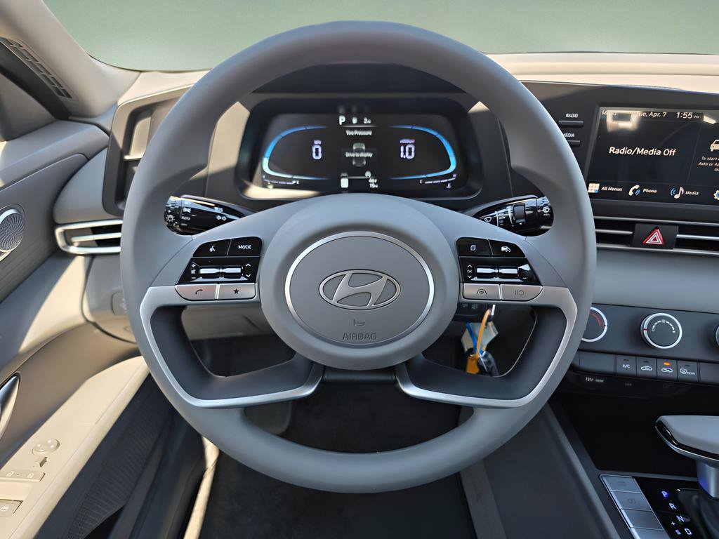 New 2026 Hyundai Elantra SE FWD image 17