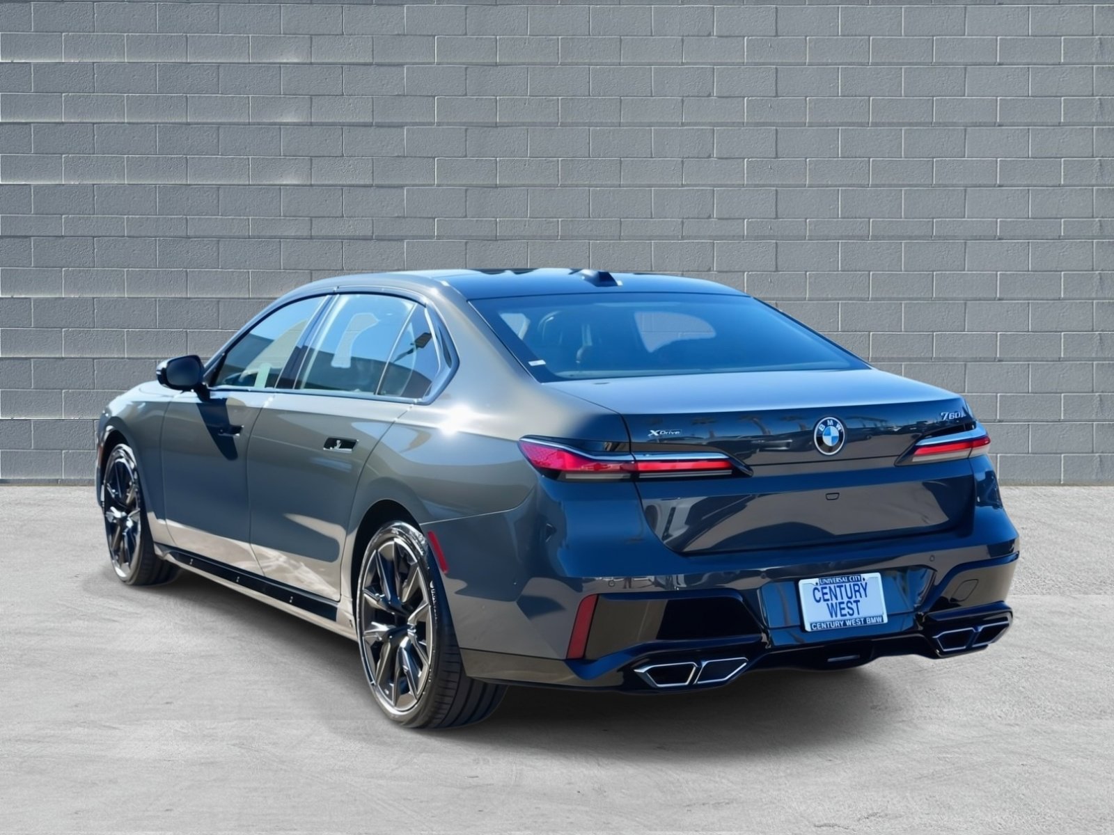 Used 2025 BMW 760i xDrive w/ Executive Package image 6