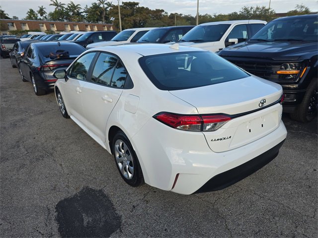 Used 2023 Toyota Corolla LE image 4
