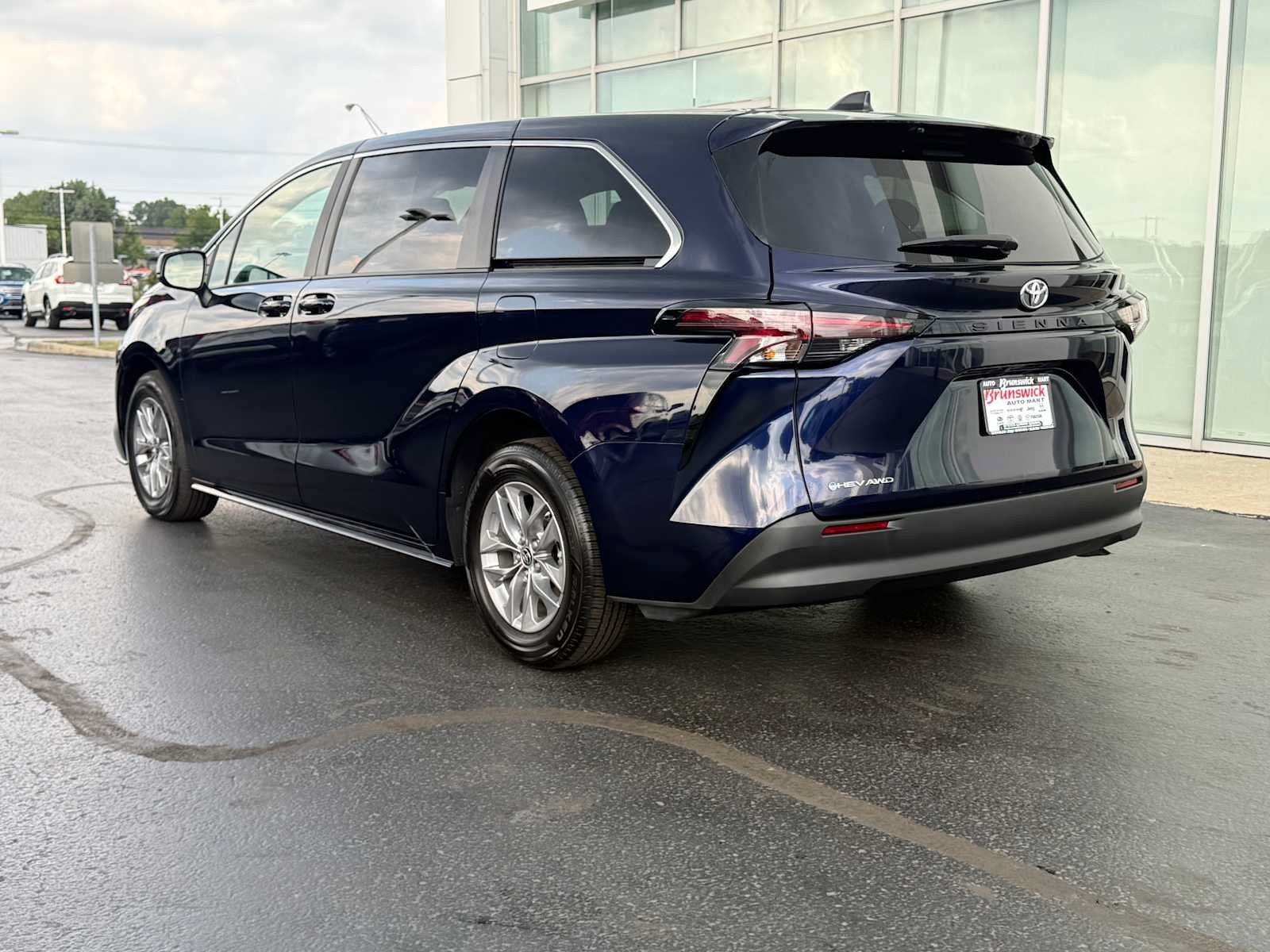 Certified 2026 Toyota Sienna LE AWD/4WD image 6