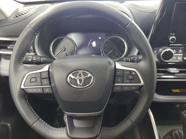 Used 2026 Toyota Highlander XLE AWD/4WD image 23