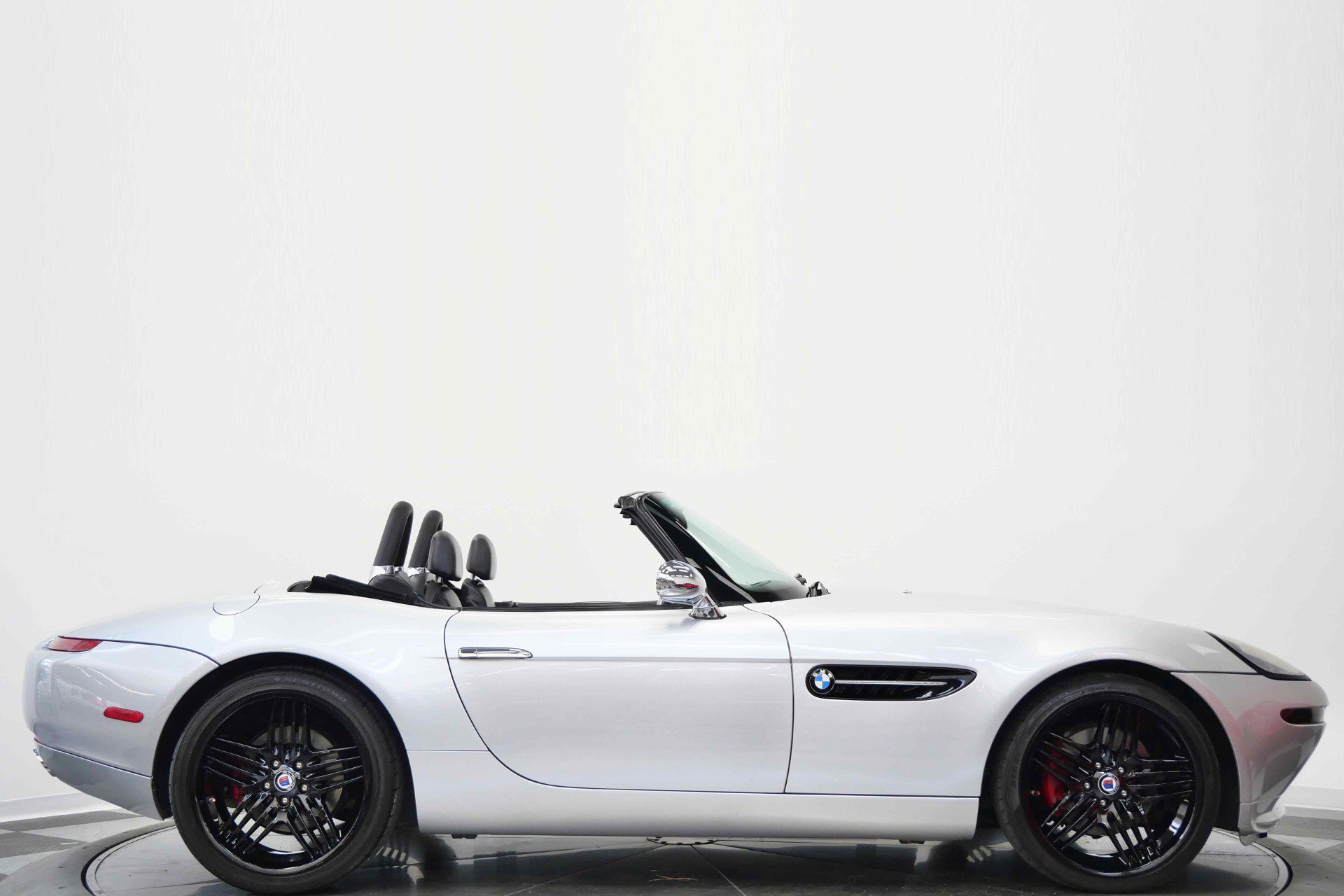 Used 2002 BMW Z8 RWD image 2