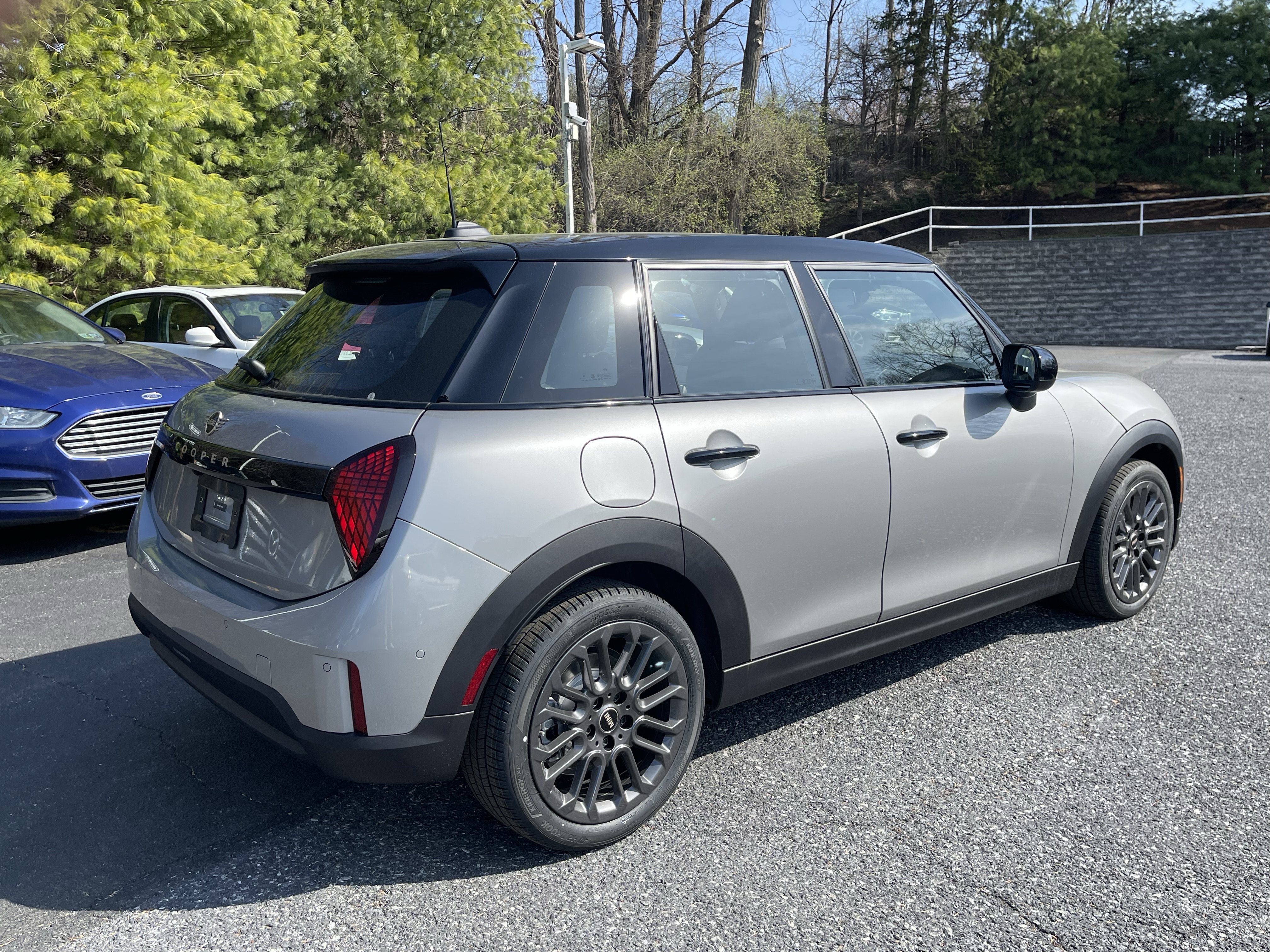 New 2026 MINI Cooper 4-Door Hardtop FWD image 4