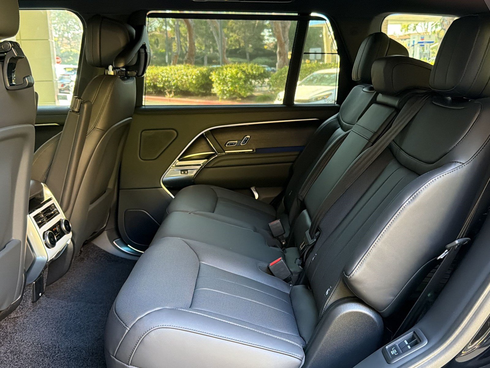 New 2026 Land Rover Range Rover Long Wheelbase SE AWD/4WD image 21