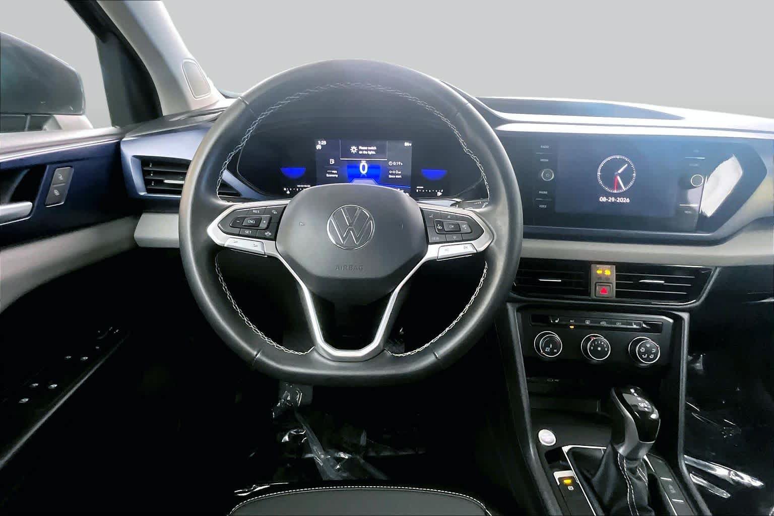 Used 2022 Volkswagen Taos SE FWD image 6