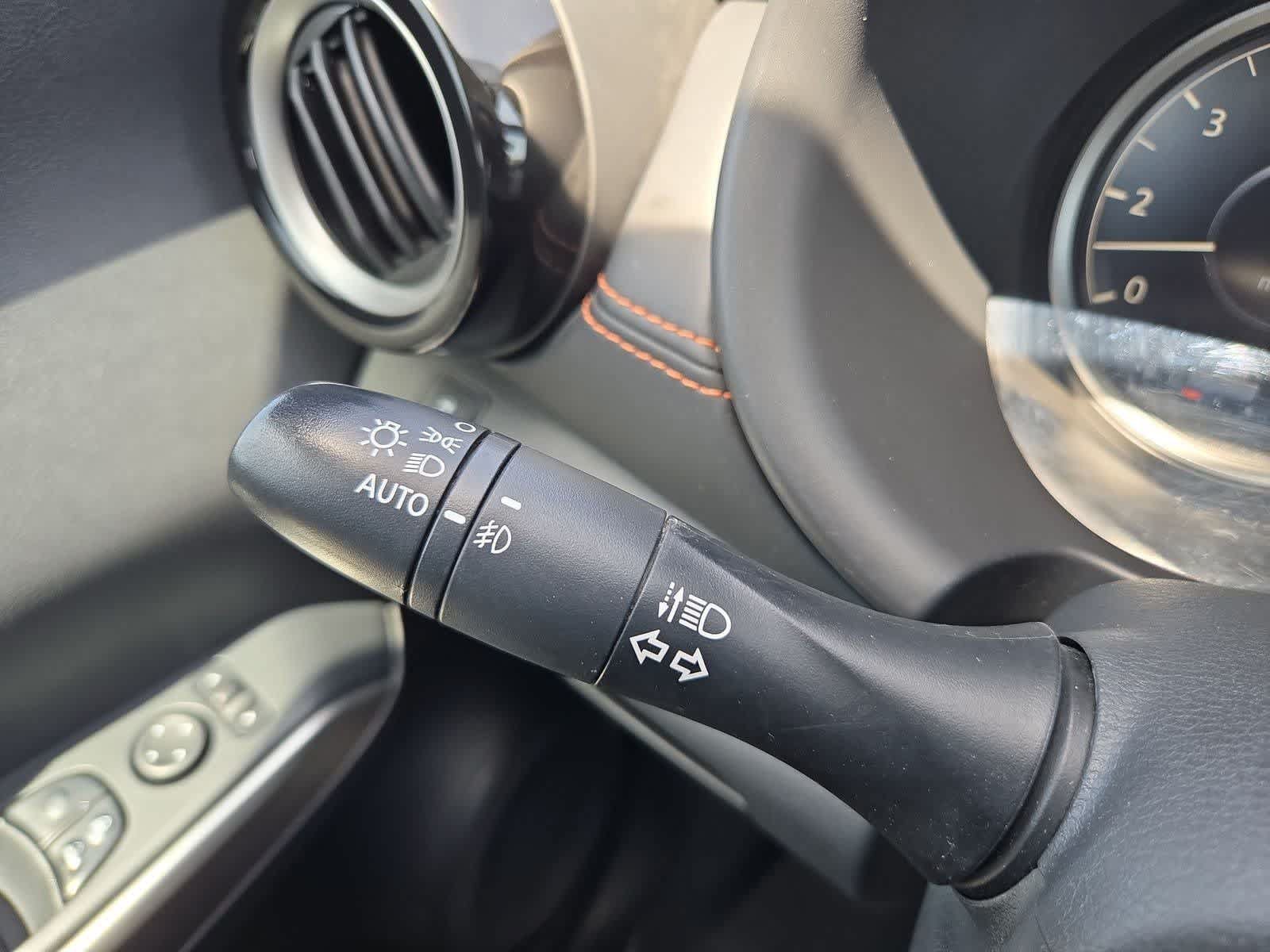 Used 2018 Nissan Kicks SR FWD image 24