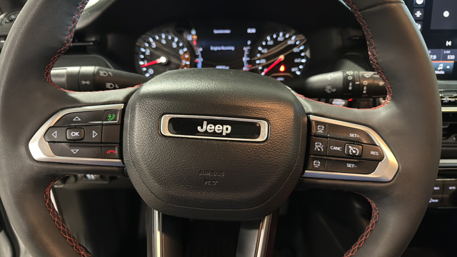Used 2023 Jeep Compass Trailhawk w/ Sun and Sound Group AWD/4WD image 16