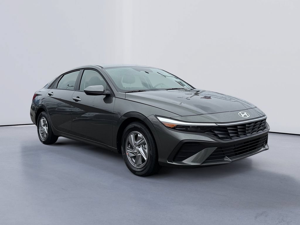 New 2026 Hyundai Elantra SE