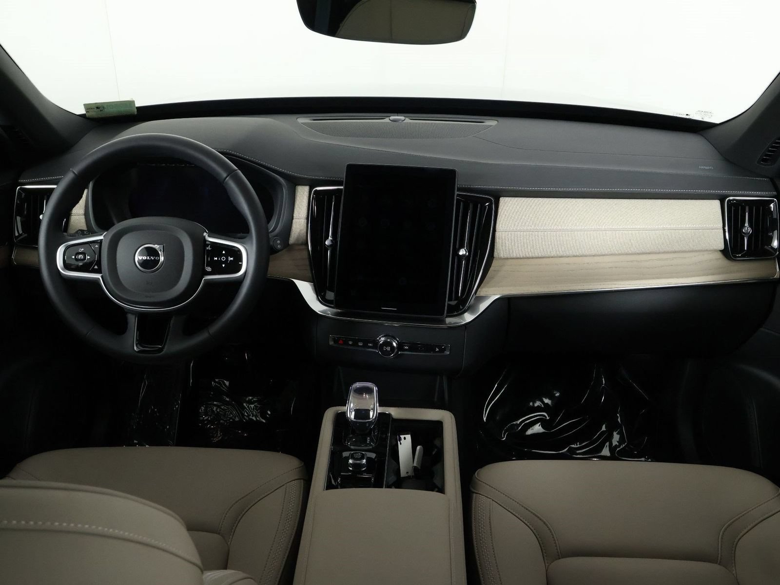 Certified 2026 Volvo XC90 B6 Plus w/ Protection Package AWD/4WD image 7