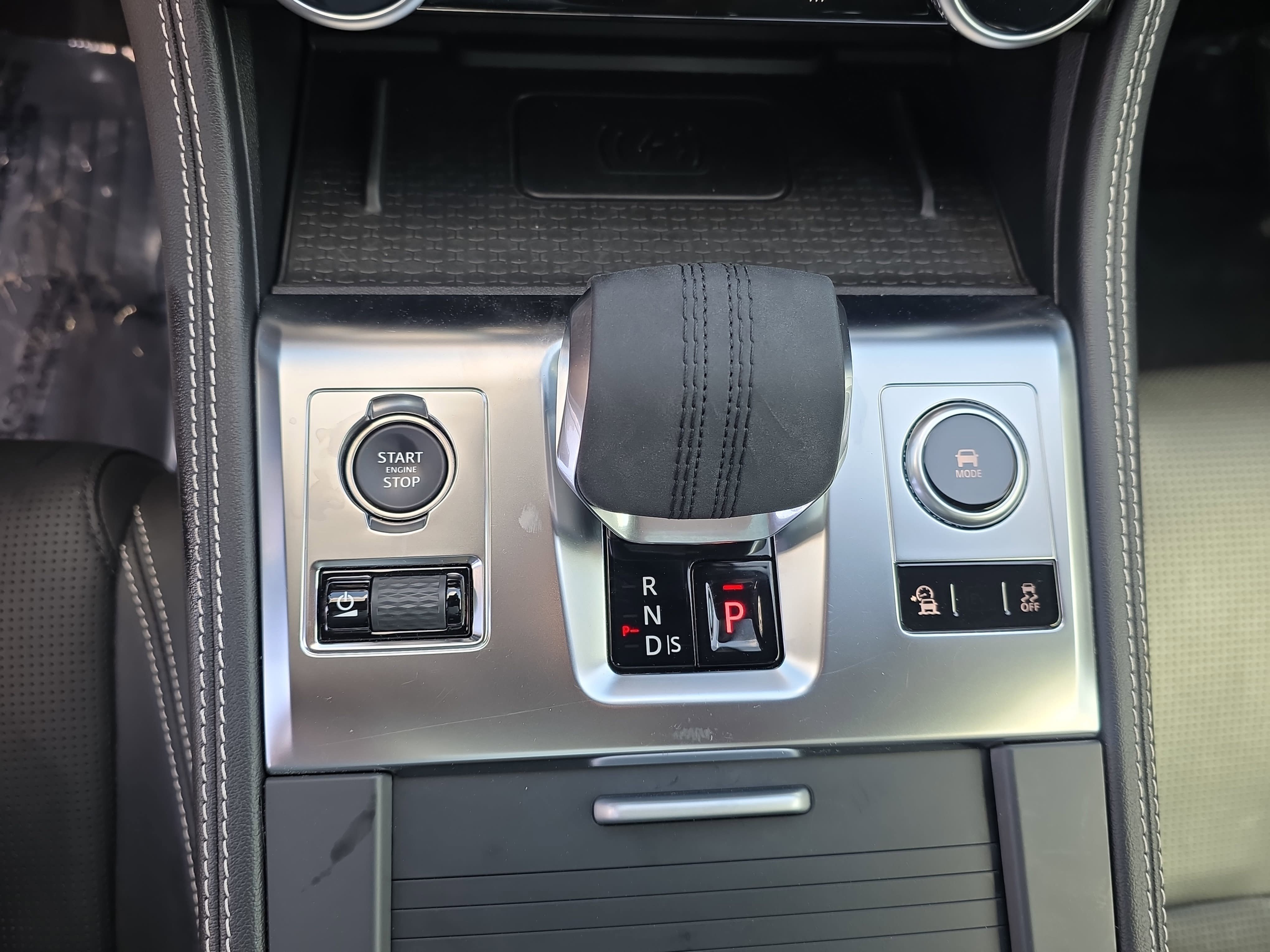 Used 2025 Jaguar F-PACE R-Dynamic S image 25