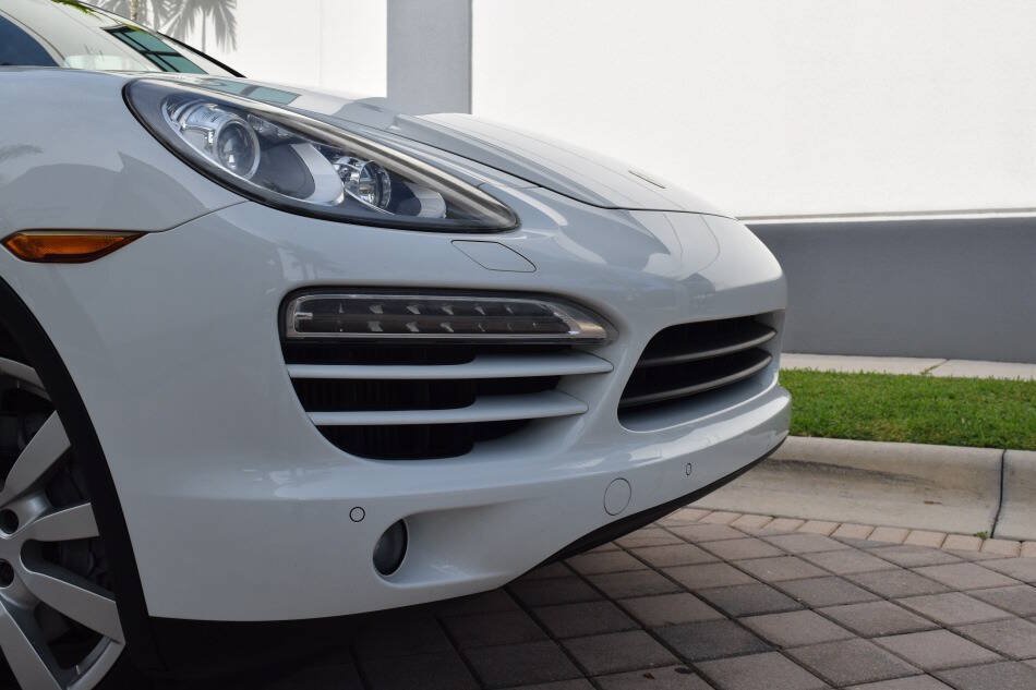 Used 2013 Porsche Cayenne Diesel AWD/4WD image 16