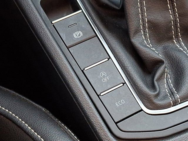 Certified 2023 Volkswagen Jetta SE w/ Panoramic Sunroof Package FWD image 30