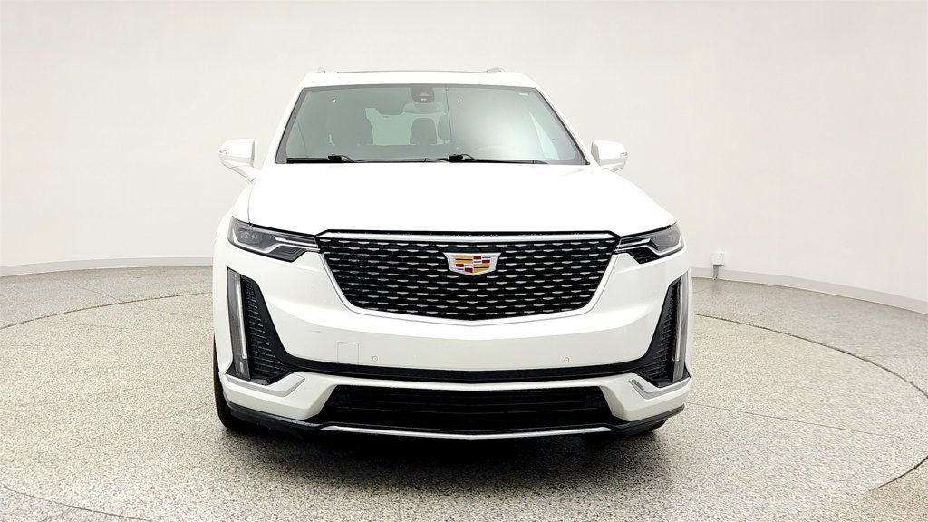 Used 2023 Cadillac XT6 Luxury FWD image 2