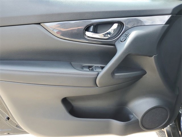 Used 2018 Nissan Rogue S image 22