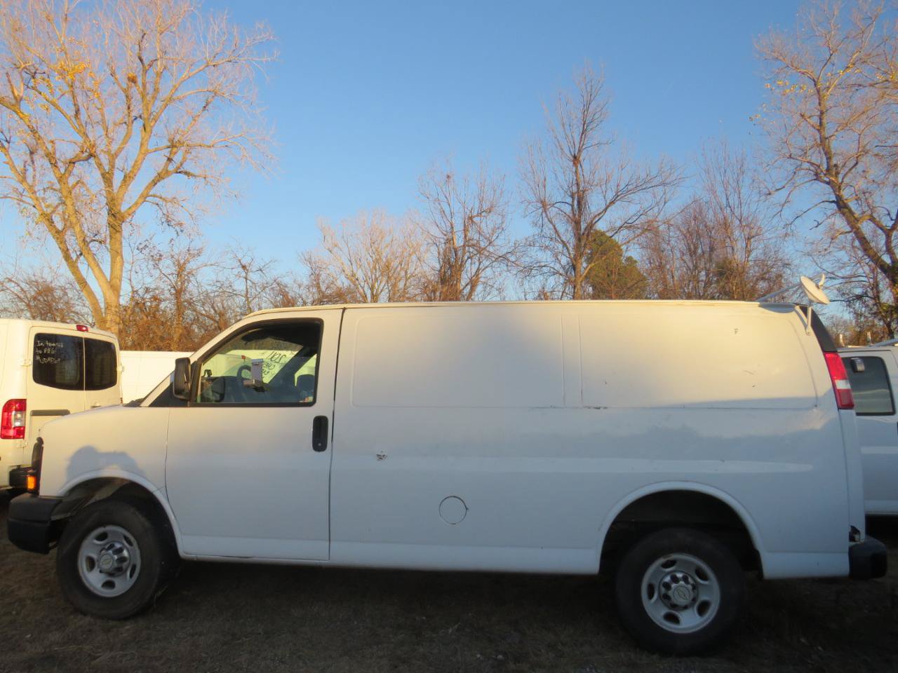 Used 2011 Chevrolet Express 2500 RWD image 28