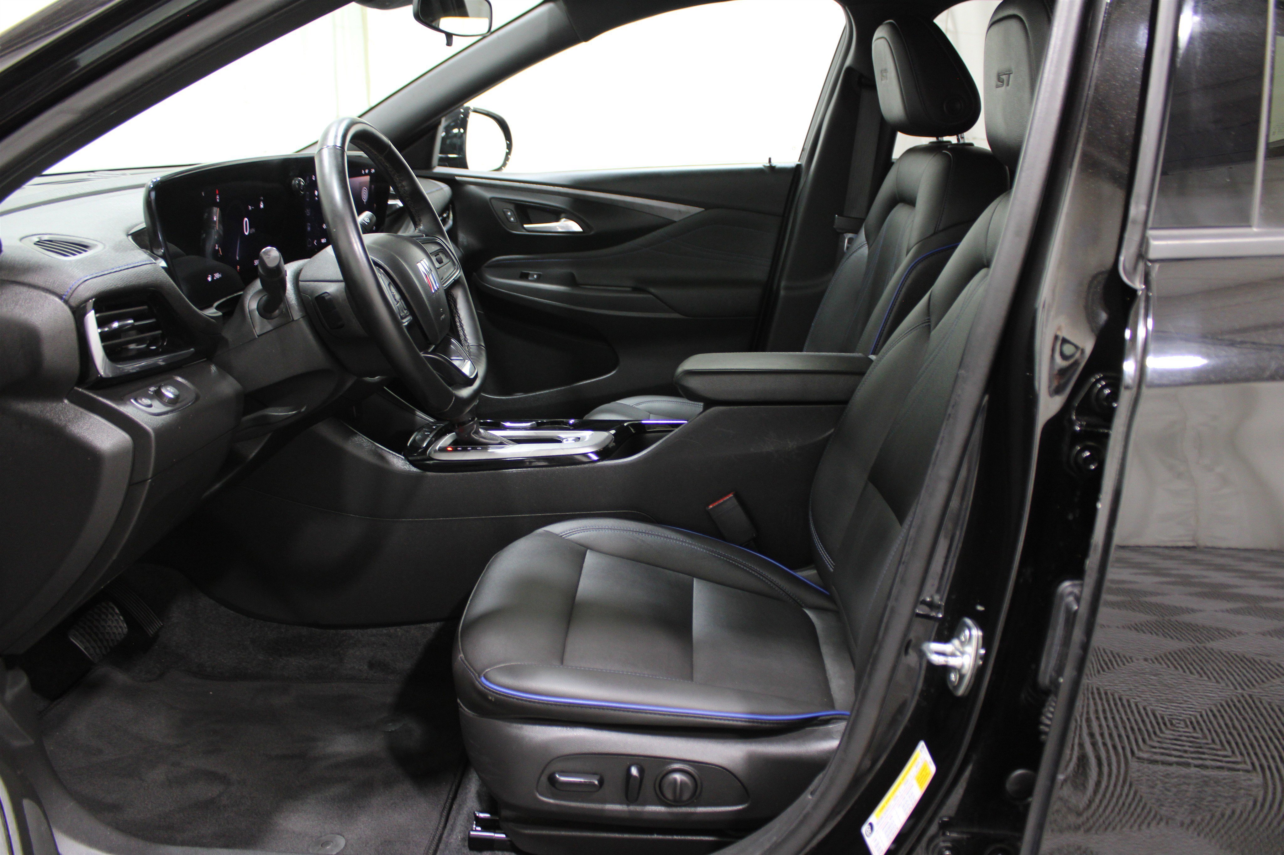 Used 2024 Buick Envista Sport Touring w/ Convenience I Package image 3