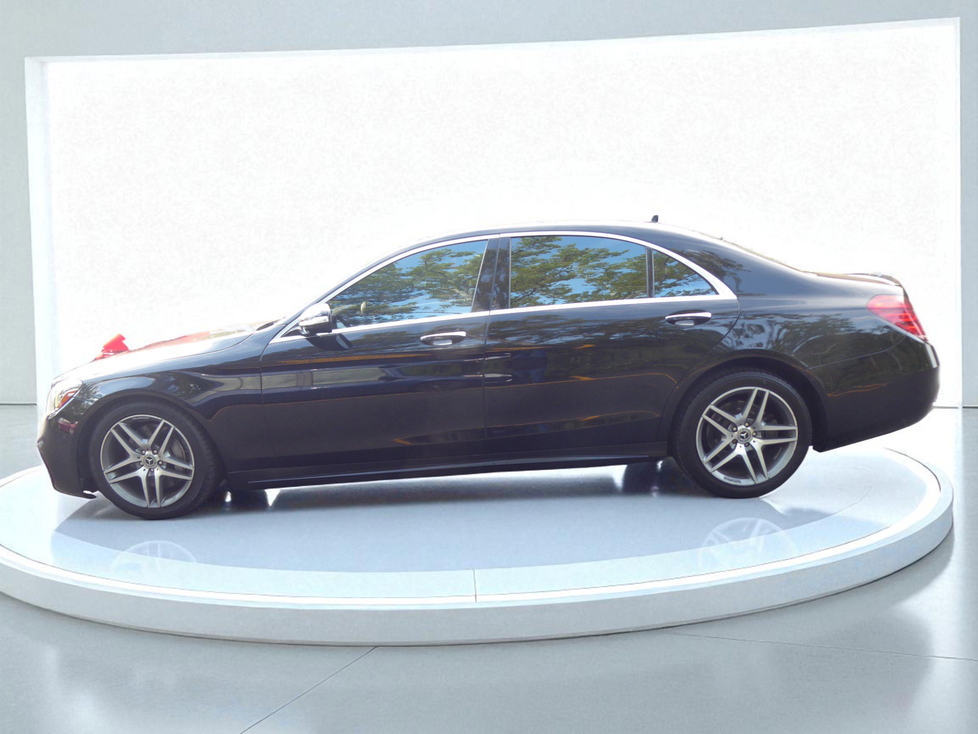 Used 2020 Mercedes-Benz S 560 4MATIC Sedan w/ AMG Line Exterior image 7