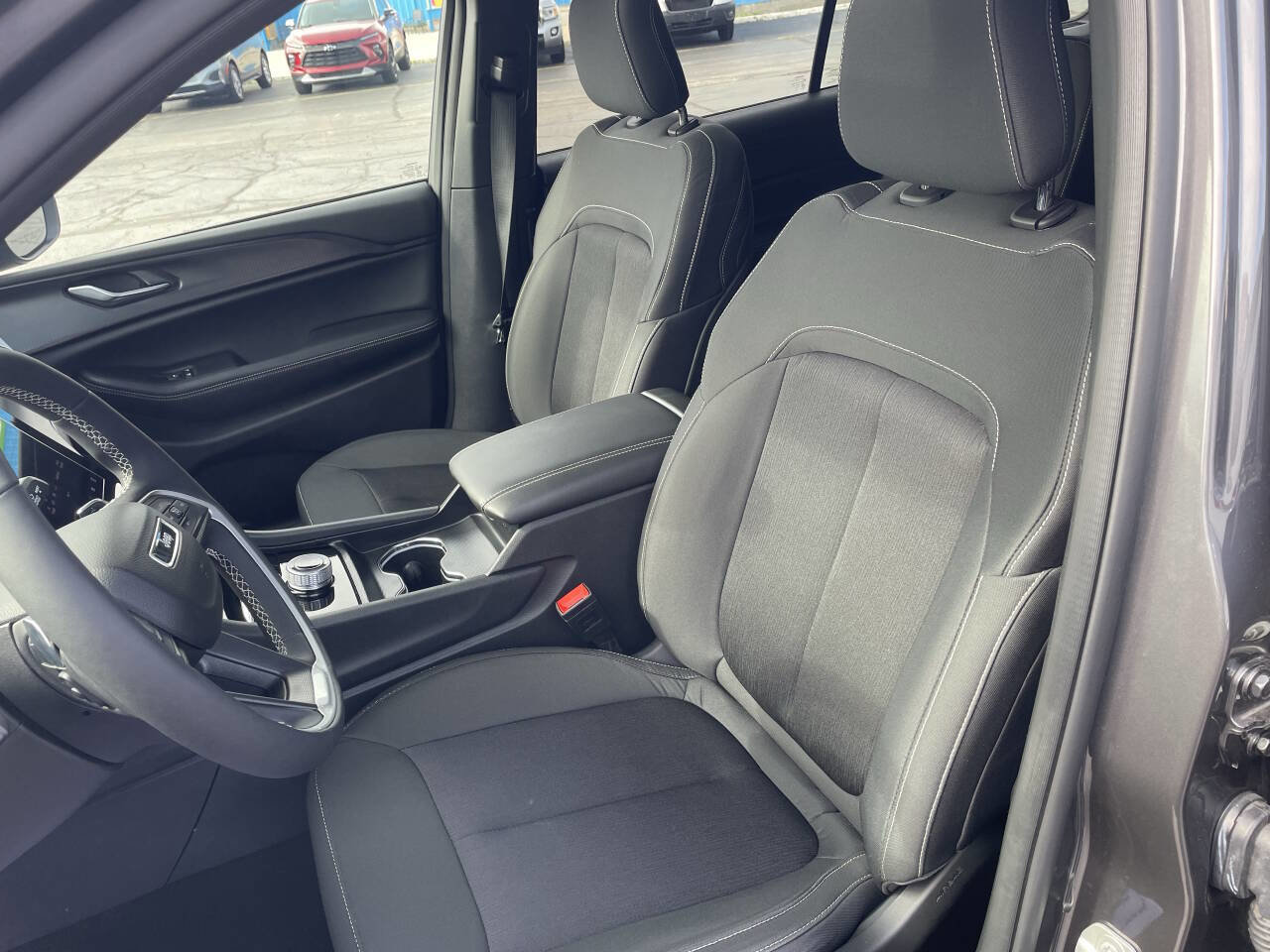 Used 2024 Jeep Grand Cherokee L Laredo w/ Luxury Tech Group I AWD/4WD image 2