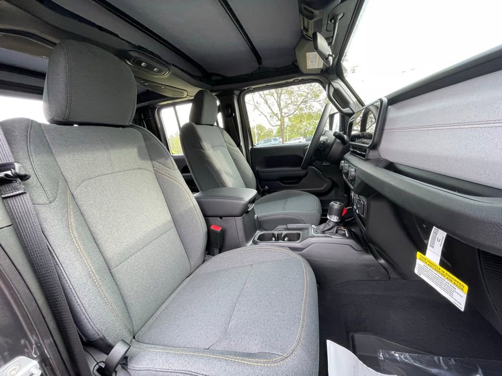 New 2025 Jeep Gladiator Sport AWD/4WD image 13