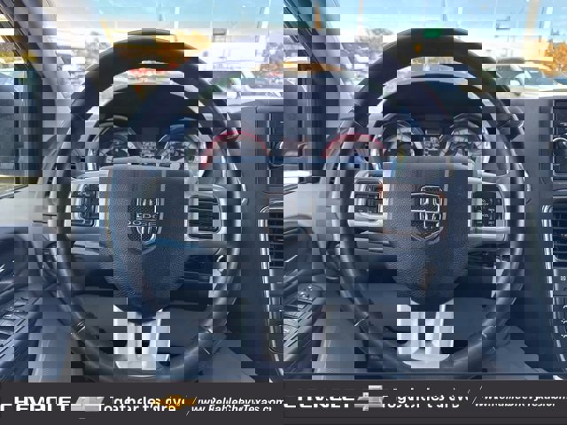 Used 2018 Dodge Grand Caravan SE w/ UConnect Hands-Free Group image 17