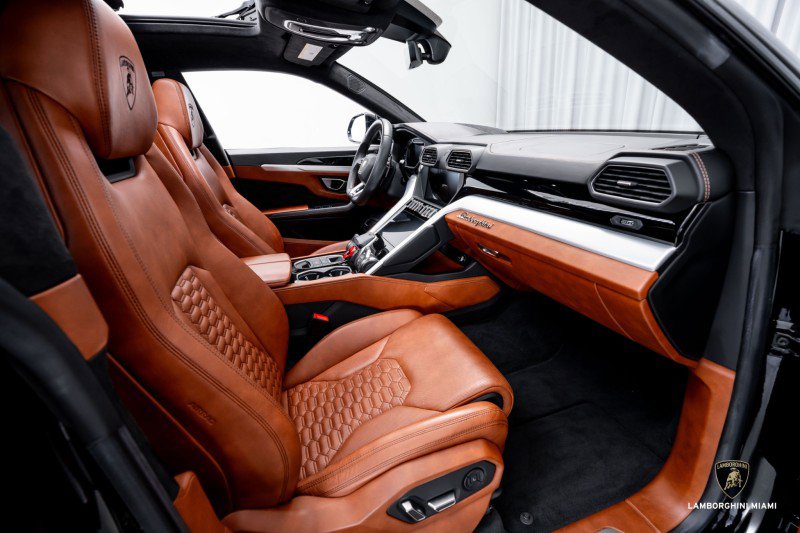 Used 2019 Lamborghini Urus image 42