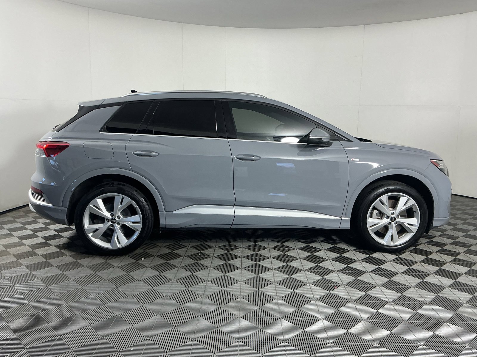 Used 2023 Audi Q4 e-tron Prestige w/ 20" Wheel Package AWD/4WD image 9
