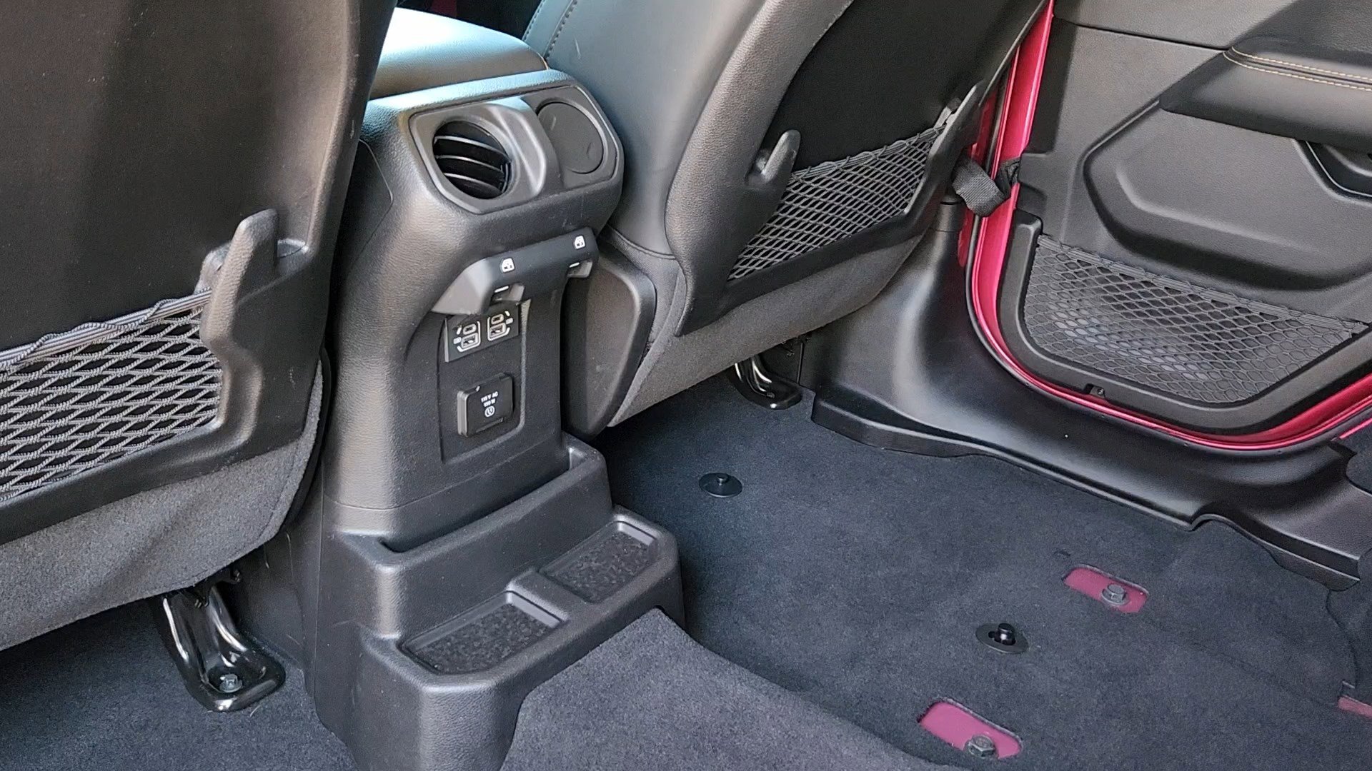 Used 2024 Jeep Wrangler Unlimited Rubicon 392 image 17