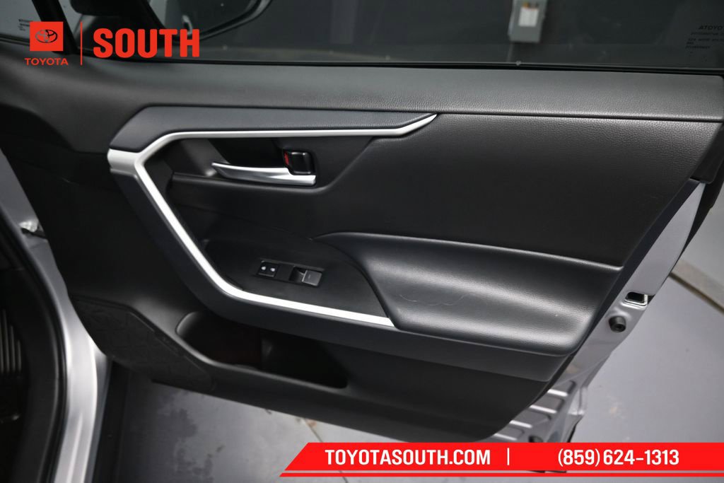 Used 2024 Toyota RAV4 XLE AWD/4WD image 30