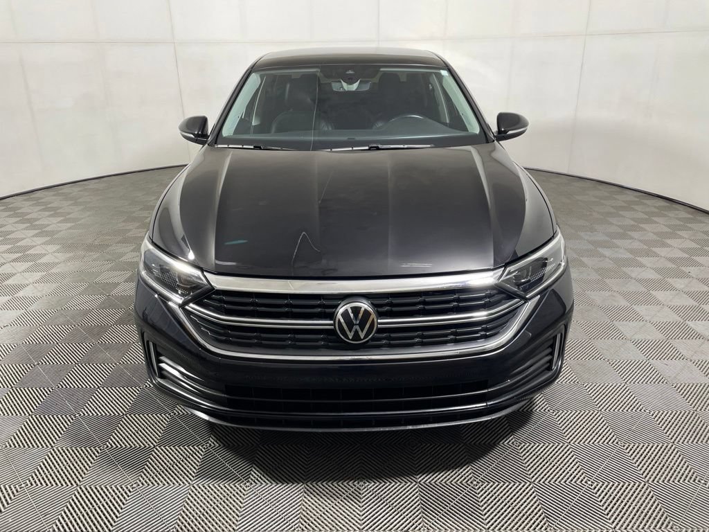Used 2023 Volkswagen Jetta SEL FWD image 3