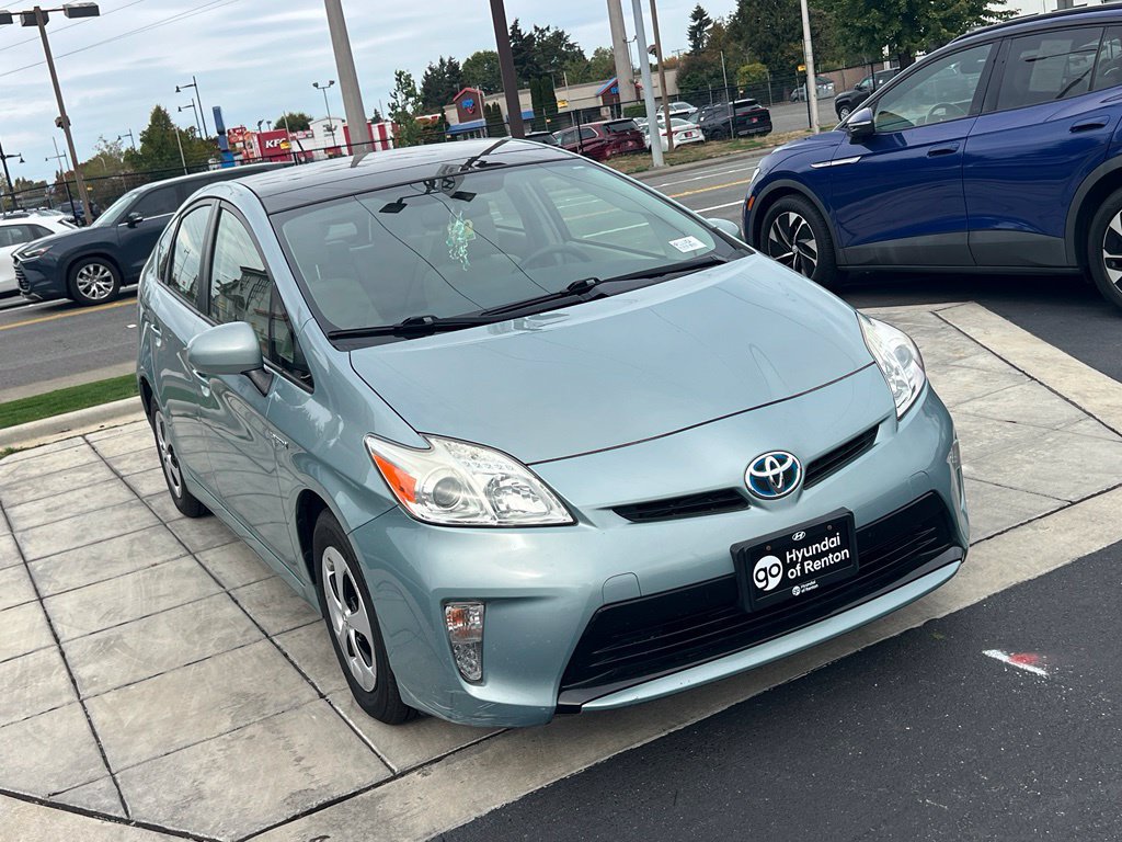 Used 2015 Toyota Prius Three w/ Solar Roof Package FWD image 3
