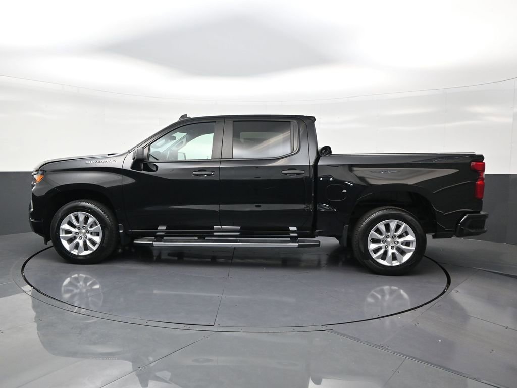 Used 2023 Chevrolet Silverado 1500 Custom RWD image 2