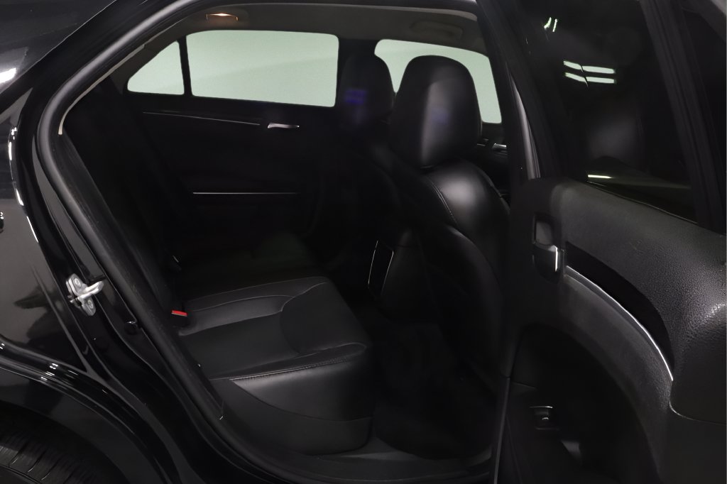 Used 2015 Chrysler 300 Limited AWD/4WD image 19