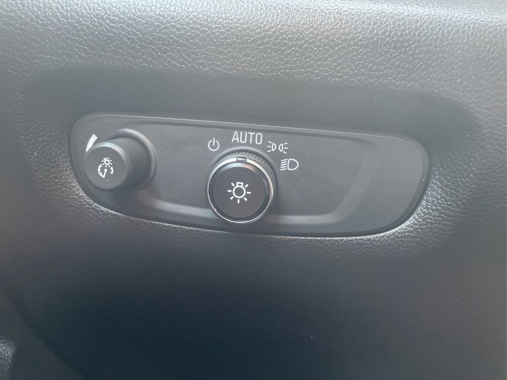 Used 2023 Chevrolet Traverse LT AWD/4WD image 15