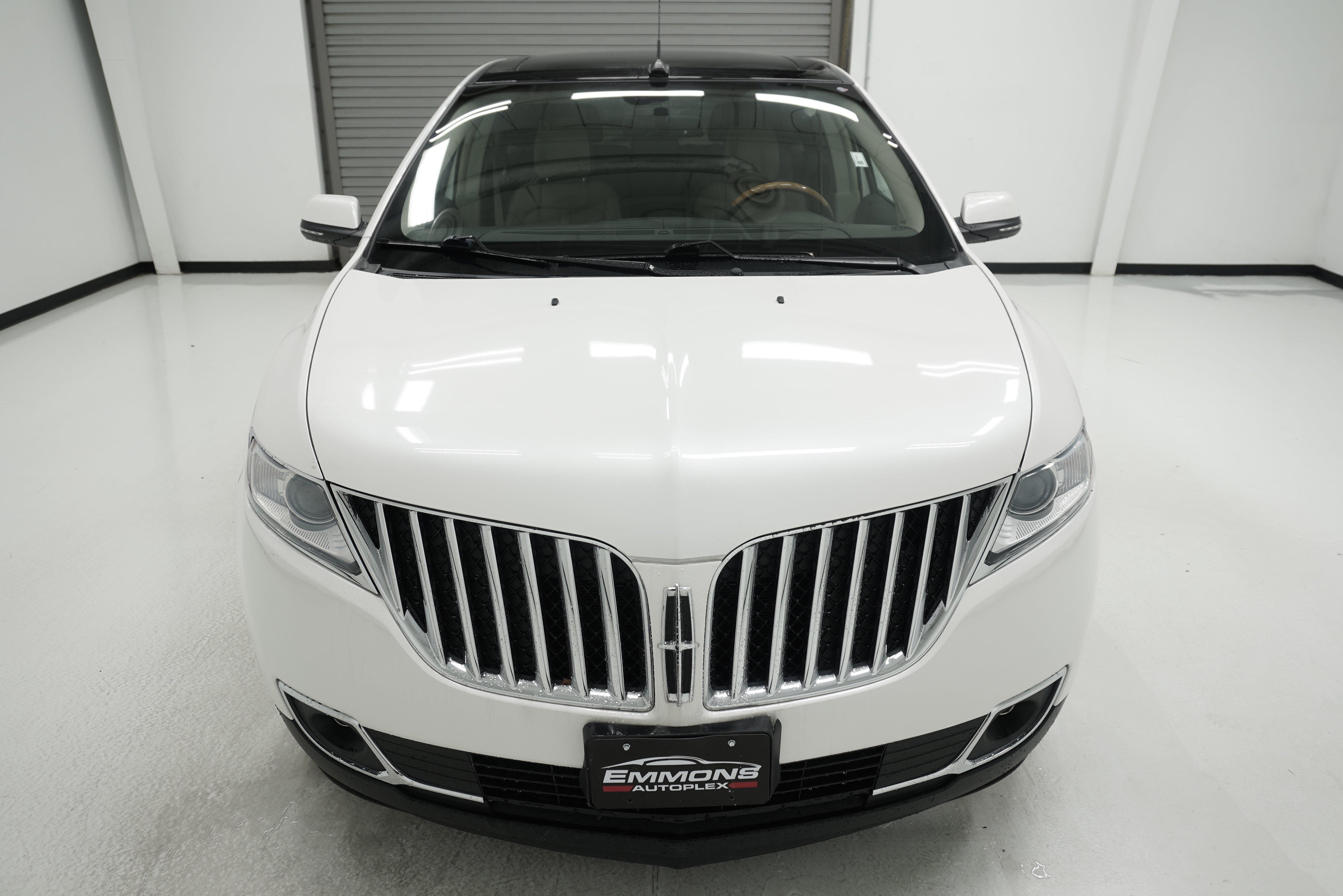 Used 2014 Lincoln MKX FWD w/ Equipment Group 102A image 2