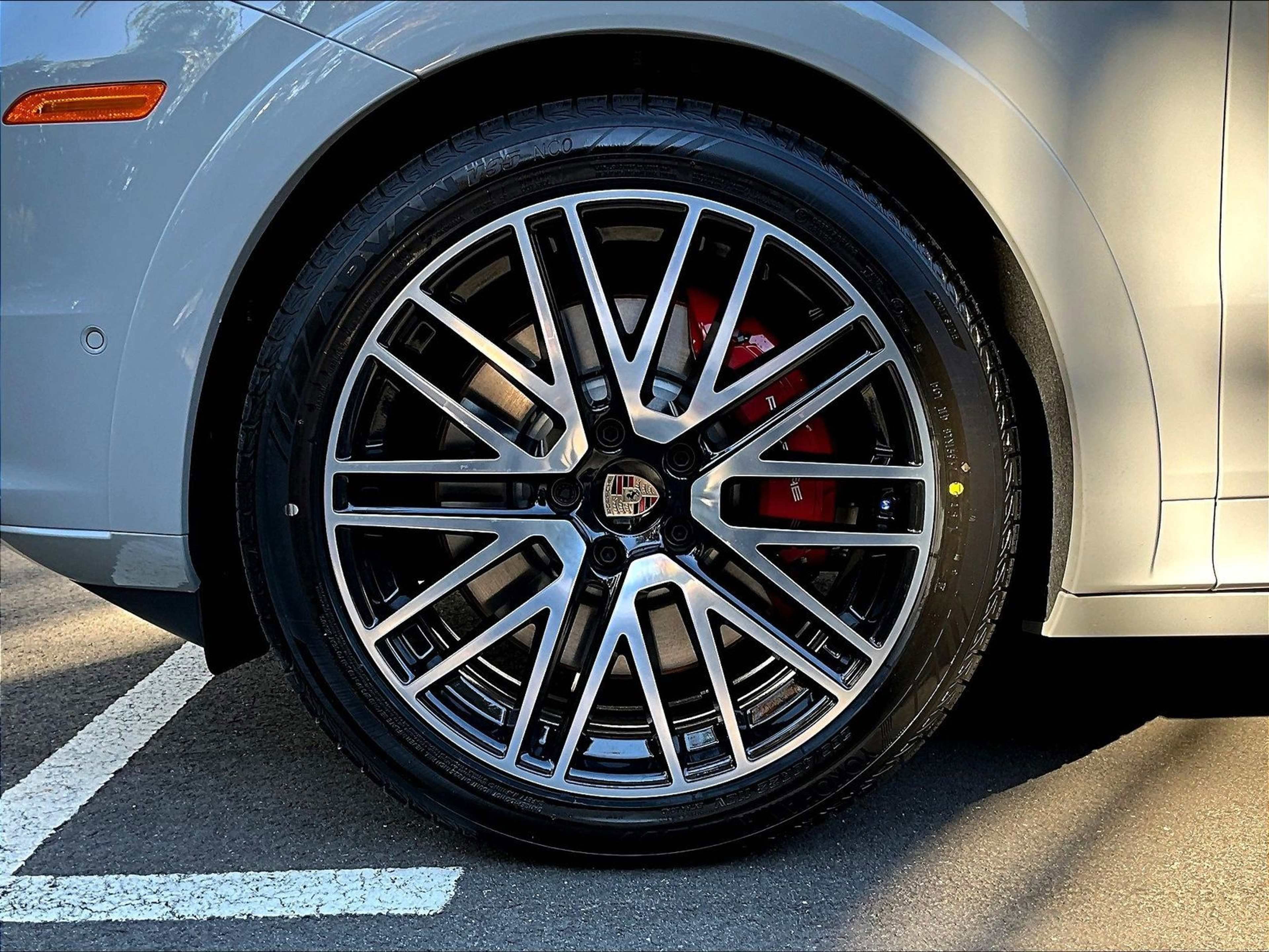 New 2026 Porsche Cayenne GTS image 13