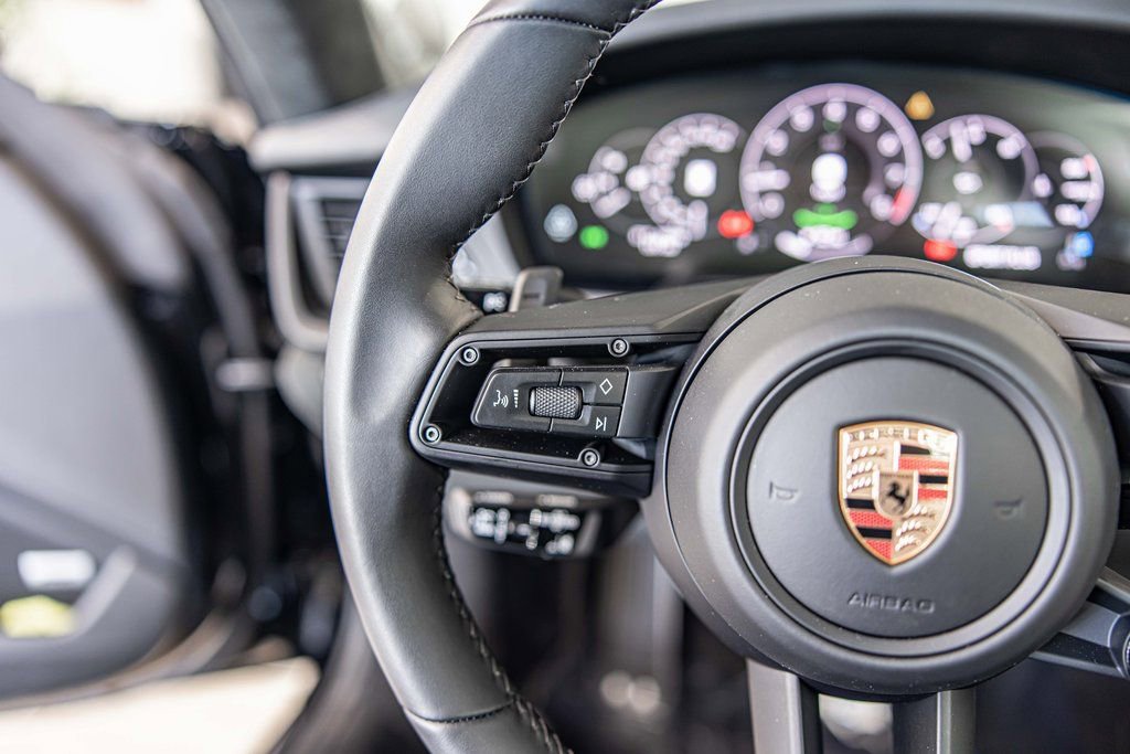 Used 2026 Porsche 911 Carrera 4 GTS w/ Premium Package image 24