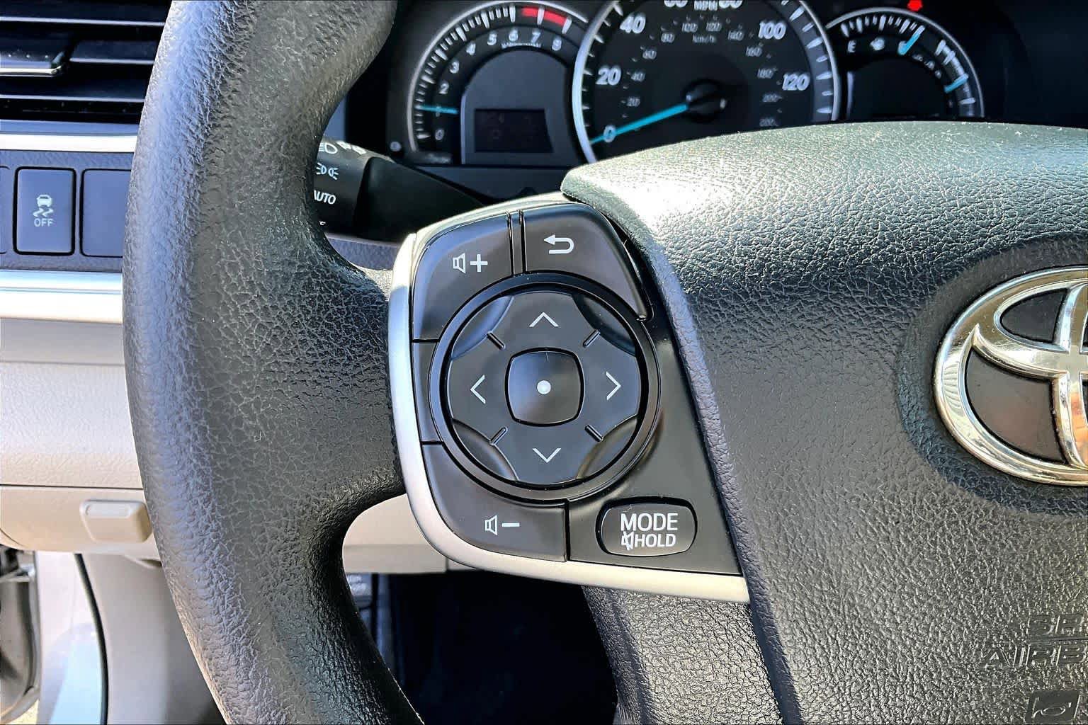 Used 2014 Toyota Camry LE FWD image 22