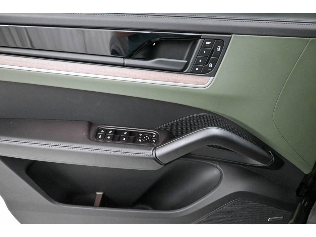 Used 2024 Porsche Cayenne S AWD/4WD image 10