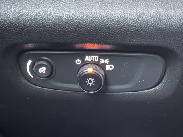 Used 2023 Chevrolet Traverse RS image 23