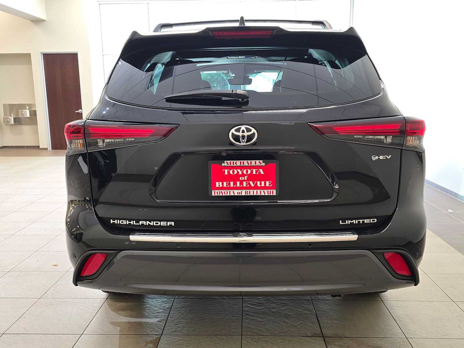 Certified 2026 Toyota Highlander Limited AWD/4WD image 5