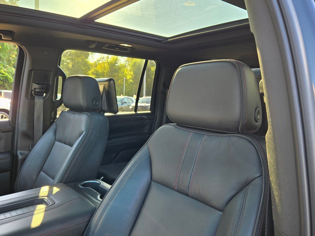 Certified 2021 Chevrolet Suburban RST w/ Luxury Package AWD/4WD image 26