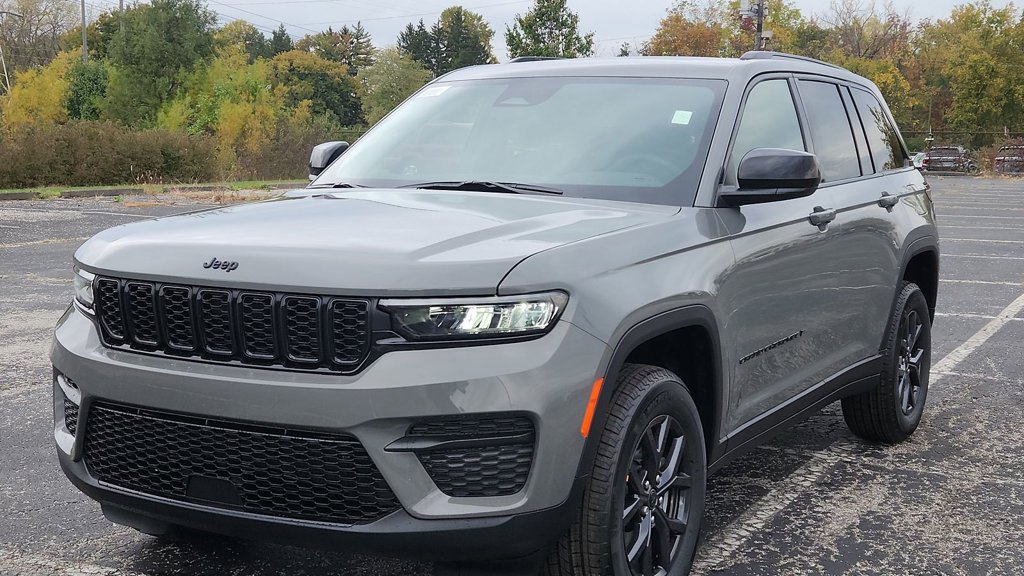 New 2027 Jeep Grand Cherokee Laredo X AWD/4WD image 3