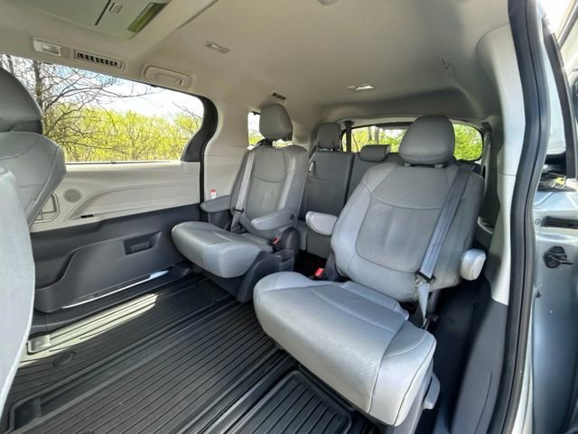 Used 2021 Toyota Sienna Limited AWD/4WD image 33