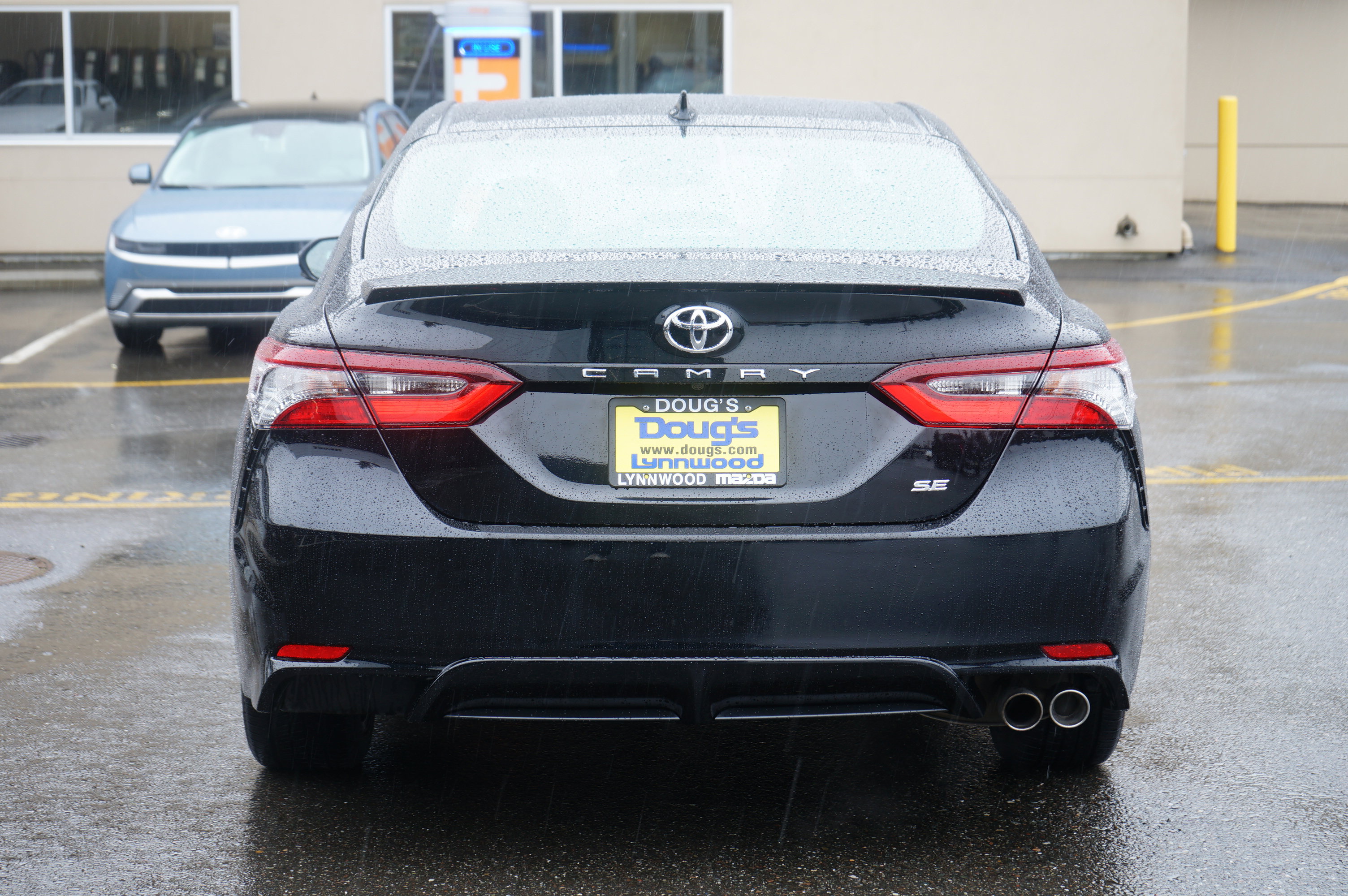 Used 2023 Toyota Camry SE image 4