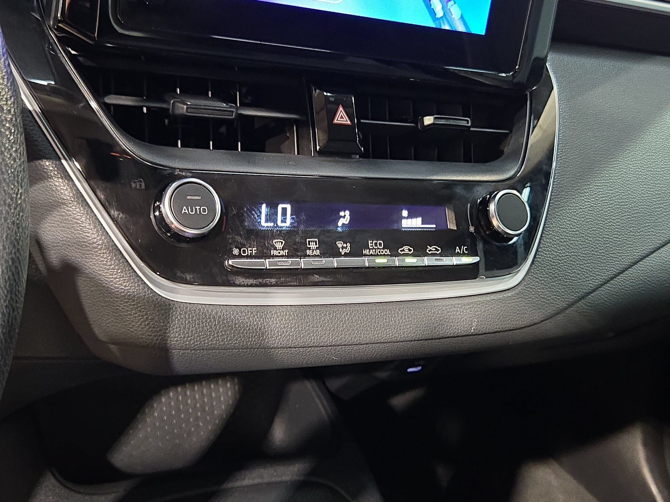 Used 2024 Toyota Corolla LE FWD image 31